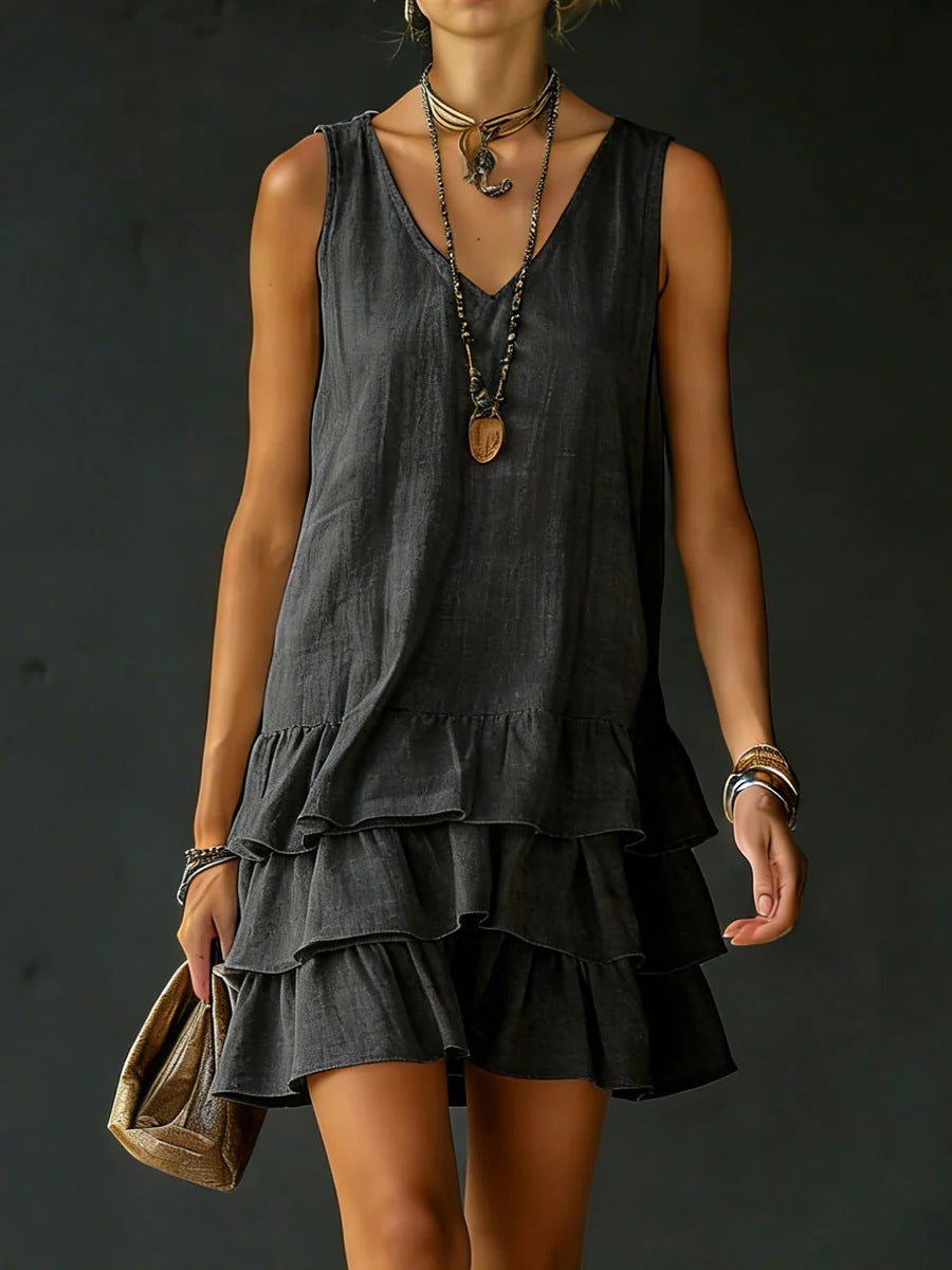 Robe courte femme fluide et légère à volants, coupe sans manches, parfaite pour un look décontracté d'été.
