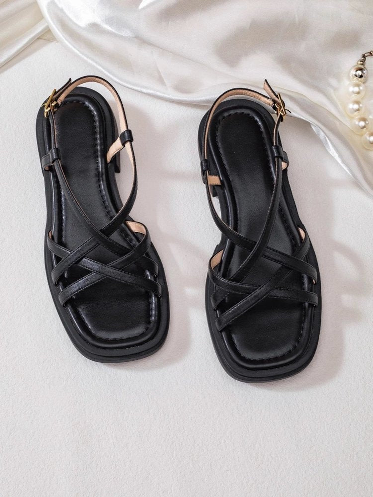 Sandales plates rétro pour femme, bout ouvert et brides croisées, parfaites comme chaussures d'été.