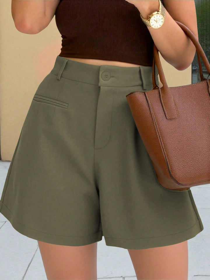 Bas femme chic, short de travail élégant à jambes larges, confort estival garanti.