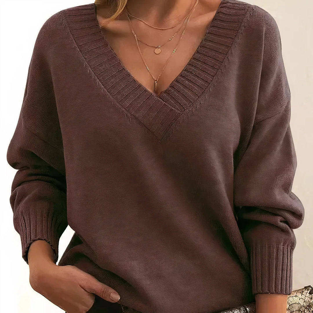 Pull femme tricoté à col rond, coupe décontractée. Idéal pour un confort élégant en automne et hiver.