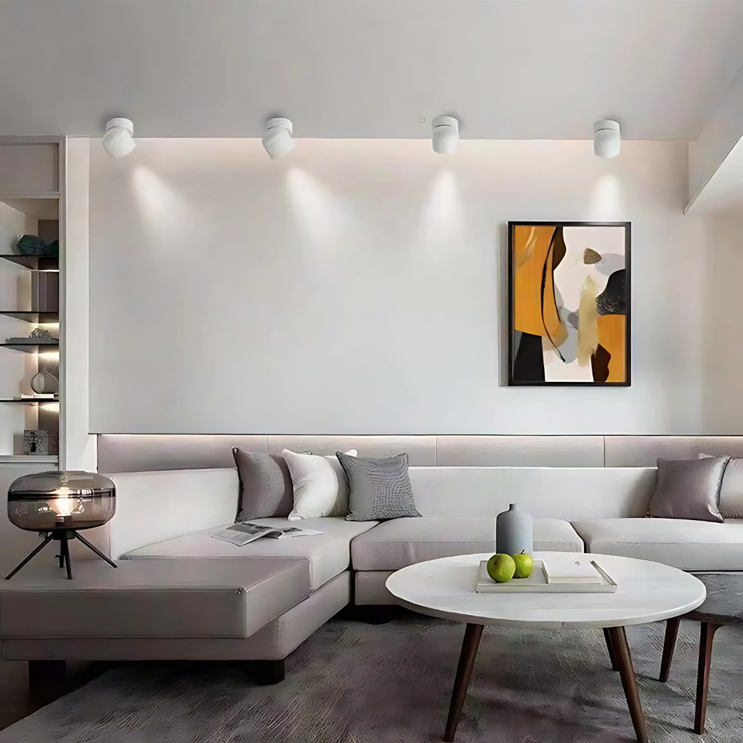 Spot LED orientable plafond. Projecteur moderne en aluminium pour un éclairage intérieur flexible et design.