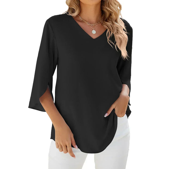 Blouse femme décontractée et chic, col V, manches 3/4. Confort léger pour une élégance parfaite au bureau.