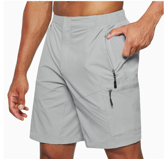 Short décontracté homme beige, coupe moderne et légère, excellent pour l'été, la mode et le confort quotidien.