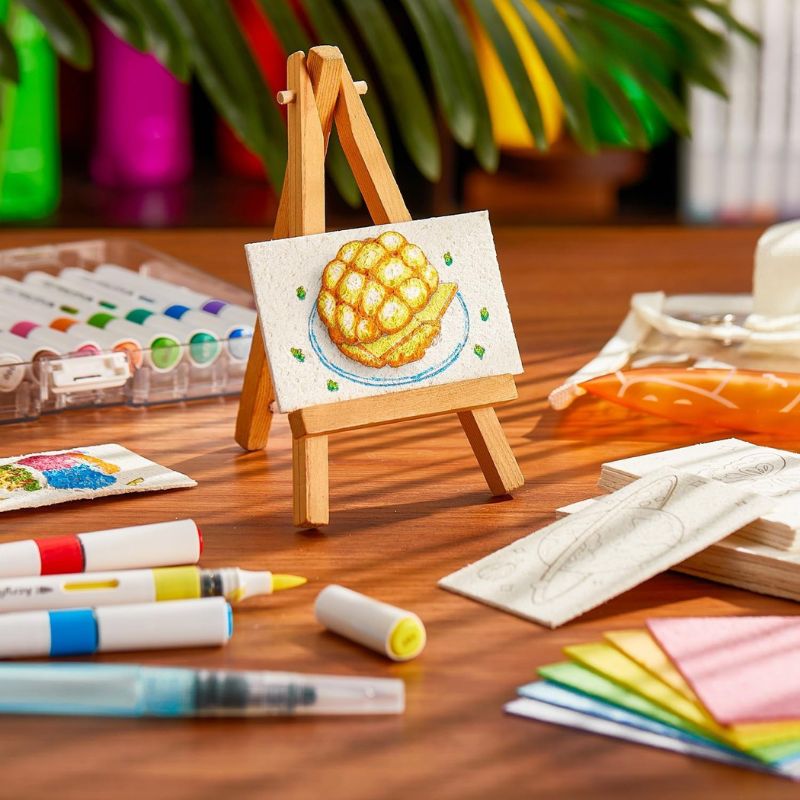 Gros plan sur les tubes de peinture 3D du kit artistique pour enfants. Pour loisirs créatifs.