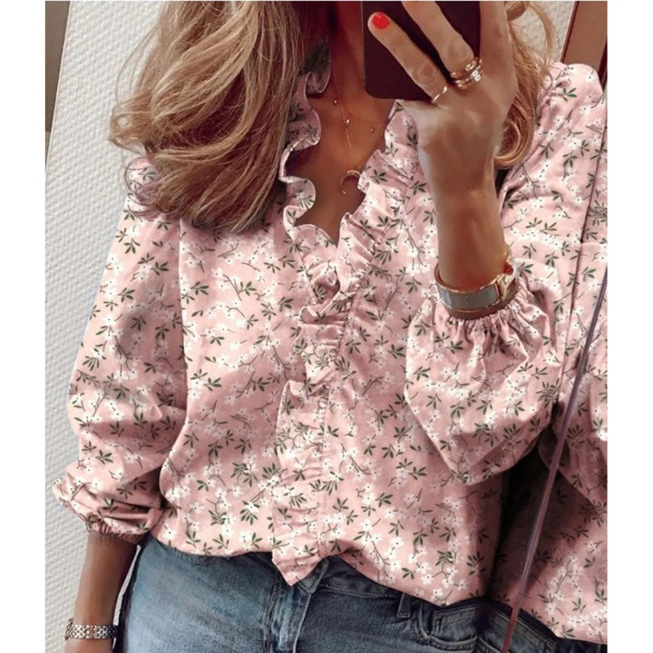 Blouse chic femme à manches longues, imprimé délicat, col V orné de volants. Style polyvalent et confortable.