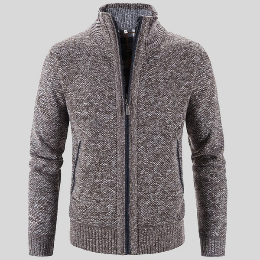 Gilet homme col montant zippé en maille, parfait pour la mi-saison. Vêtement chaud et stylé.