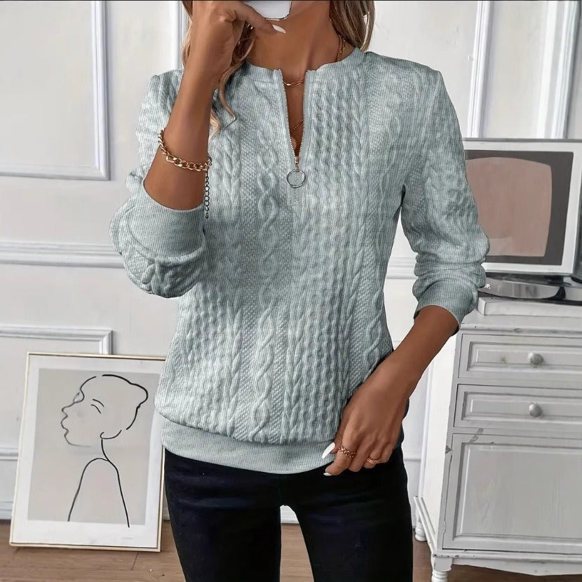 Pull femme élégant. Maille texturée détaillée et col zippé chic. Un vêtement indispensable pour l'hiver et la mode femme.