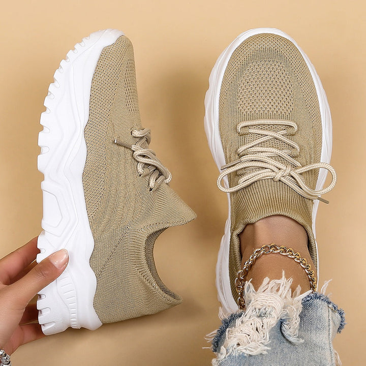 Chaussures femme plateforme confortables, respirantes pour marche quotidienne. Style urbain chic.