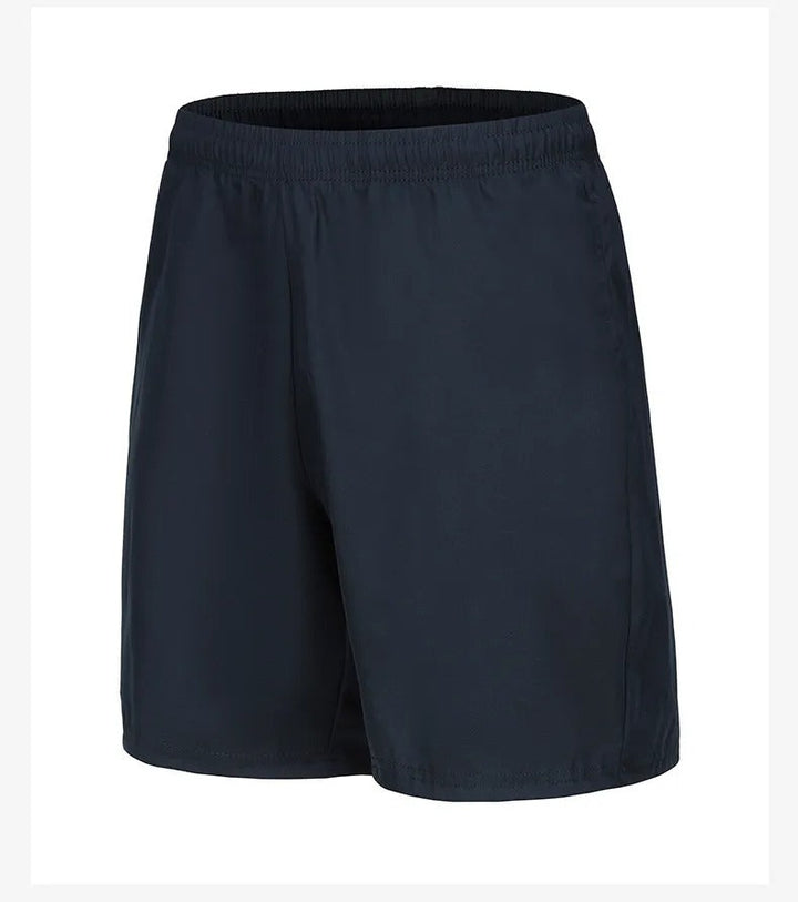 Short de fitness homme gris à coupe droite, conçu pour la performance et le confort optimal pendant l'entraînement à la gym.