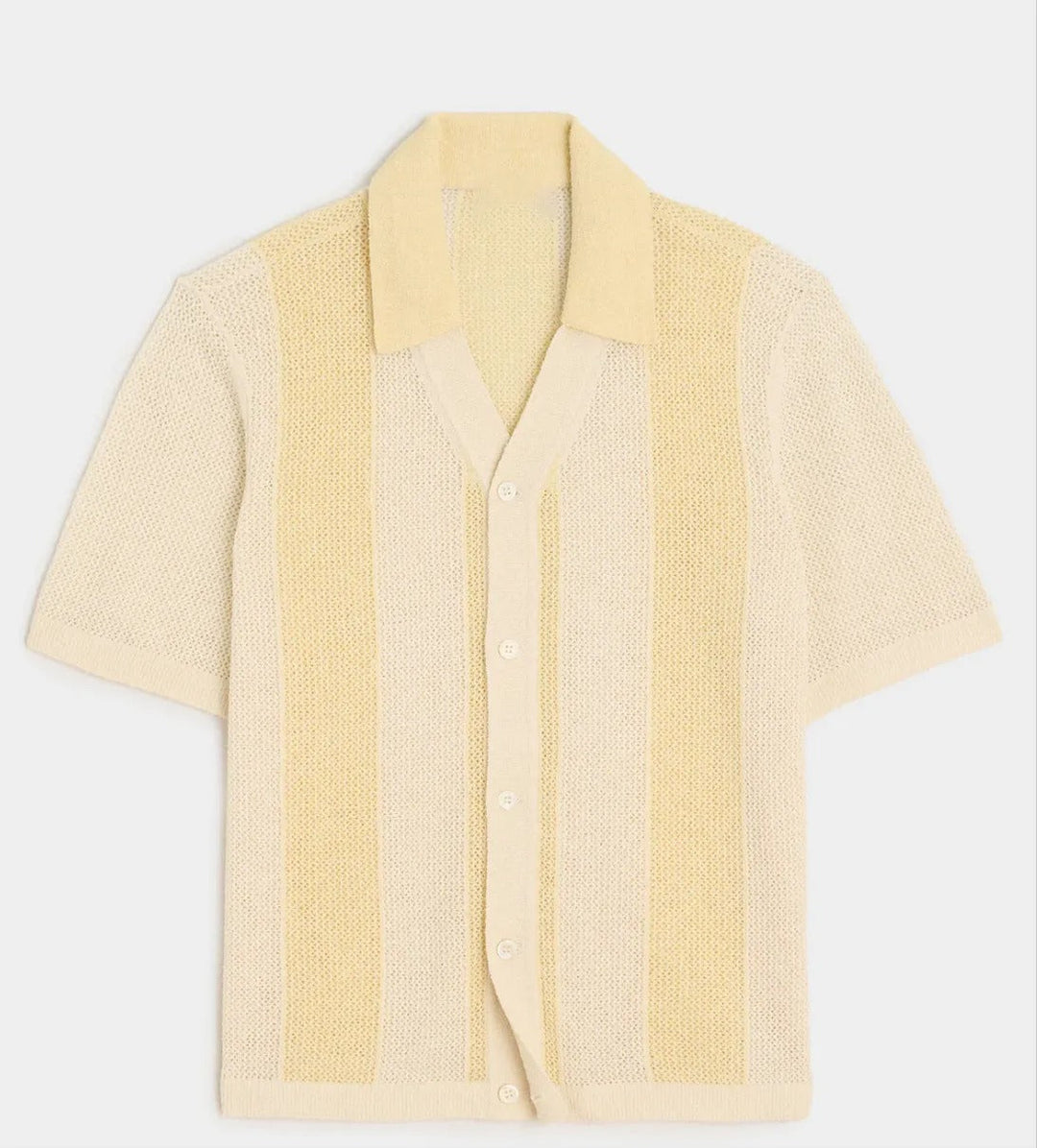 Polo ajouré léger homme, idéal pour les vacances d'été. Tissu respirant, look rétro chic et décontracté.