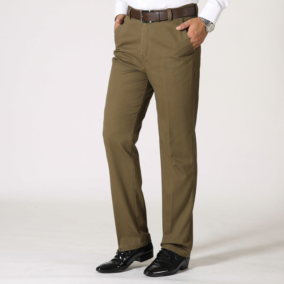 Pantalon homme classique coupe droite, polyvalent et intemporel pour un style habillé ou décontracté chic.