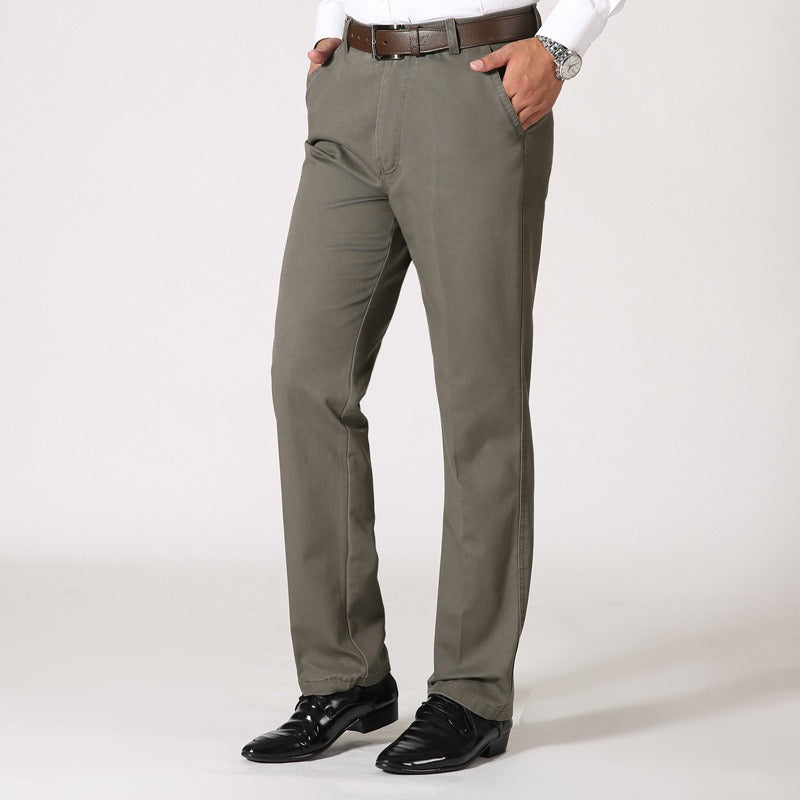 Pantalon habillé homme coupe droite offrant confort et style au quotidien, pour une mode masculine élégante.