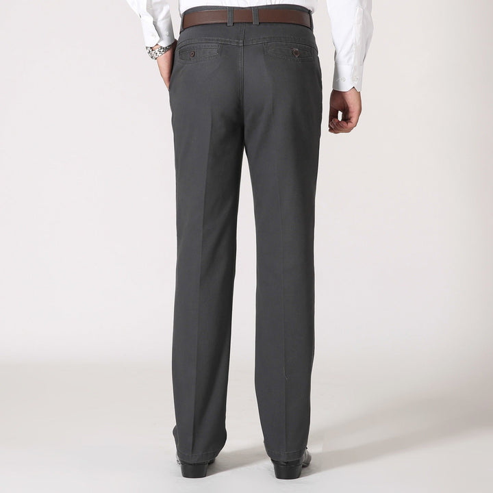 Pantalon homme habillé coupe droite noir, parfait pour un look professionnel ou une tenue d'affaires classique.