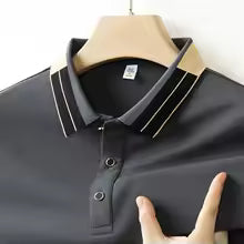 Polo homme kaki décontracté, vêtement polyvalent, offre élégance et confort quotidien.