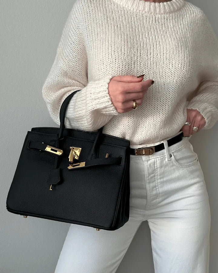 Sac à main classique en cuir, accessoire chic qui rehausse toute tenue féminine.