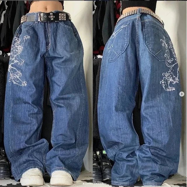Jean cargo femme lâche avec poches, style rétro et baggy. Confortable et décontracté pour un look urbain tendance.