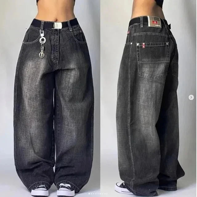 Pantalon cargo femme gris, coupe lâche et confortable, esprit rétro. Idéal pour un look baggy urbain et décontracté.