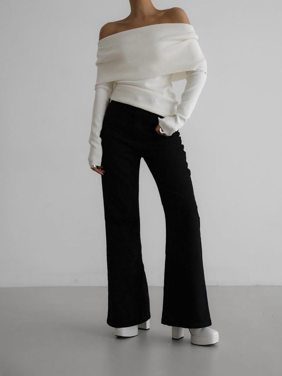 Pull femme élégant à épaules dénudées, encolure bateau chic. Idéal pour soirée ou tenue décontractée.