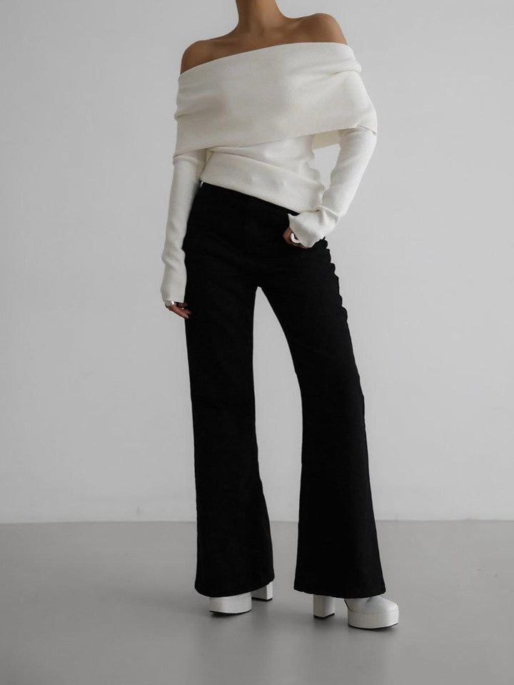 Pull femme élégant à épaules dénudées, encolure bateau chic. Idéal pour soirée ou tenue décontractée.