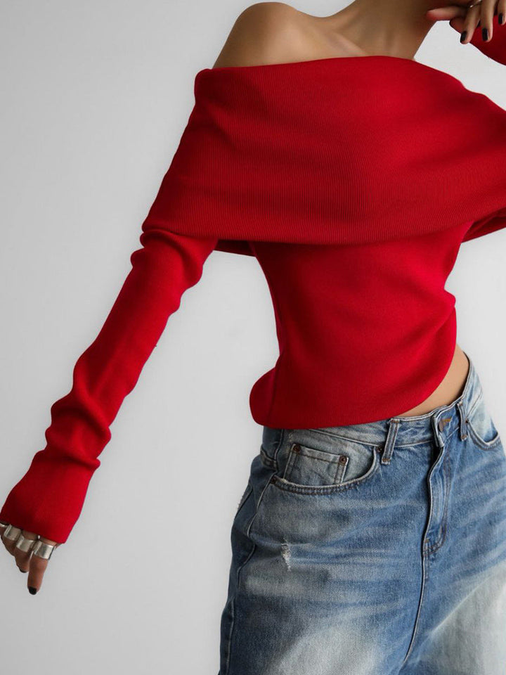 Modèle de pull femme à épaules dénudées, encolure bateau. Chic, confortable pour toute occasion.