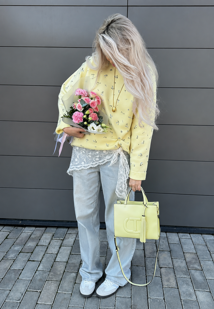 Pull femme oversize fleuri, décontracté et chic. Confort optimal avec son motif floral tendance mode.