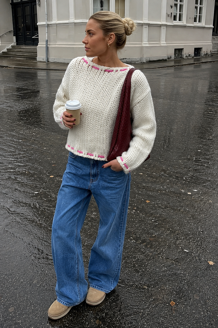 Pull femme élégant à col bateau et nœuds décoratifs, manches longues, idéal pour l'automne-hiver.