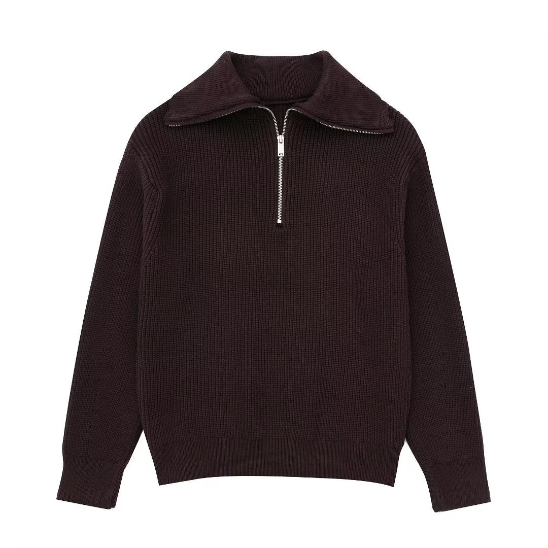 Pull femme doux, col montant et demi-zip. Idéal pour la saison automne, alliant confort et élégance.