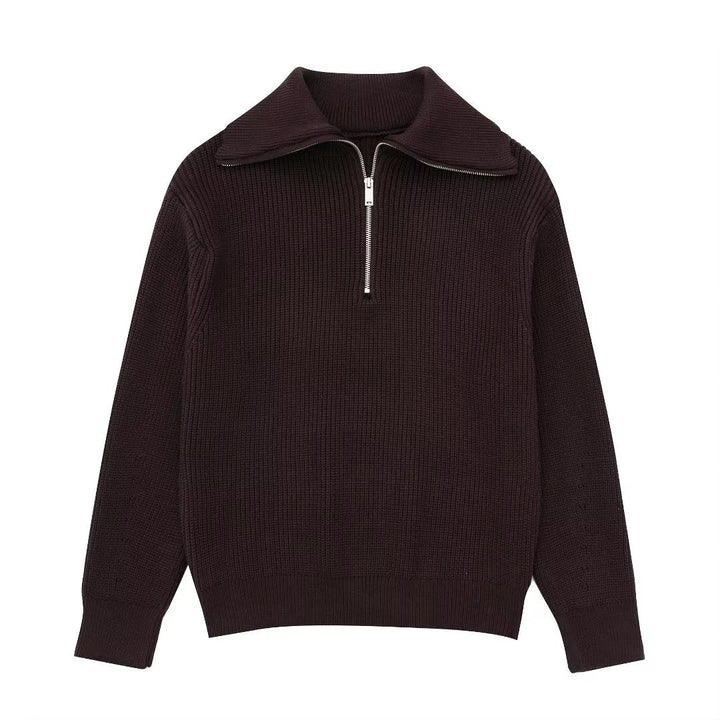 Pull femme doux, col montant et demi-zip. Idéal pour la saison automne, alliant confort et élégance.