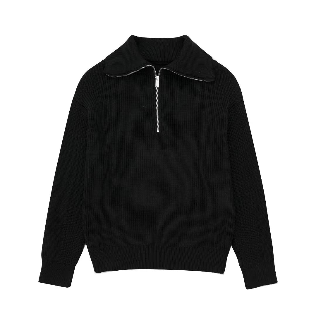 Pull femme élégant, col montant et demi-zip. Parfait pour un style décontracté chic et confortable en automne.