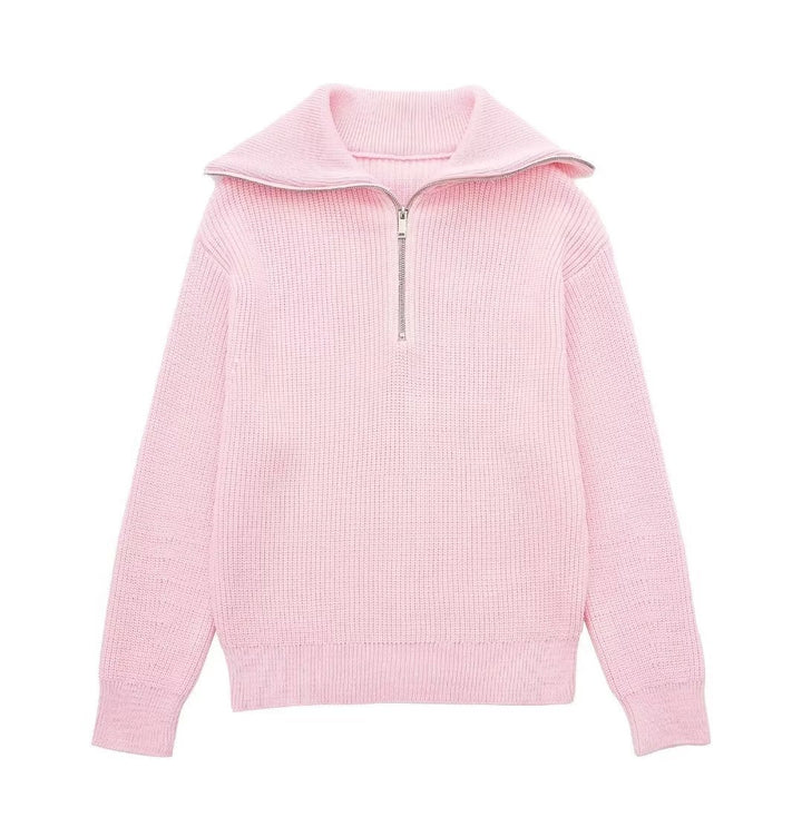 Pull femme polyvalent avec col montant et demi-zip. Style élégant et confortable, idéal pour la mode automne.
