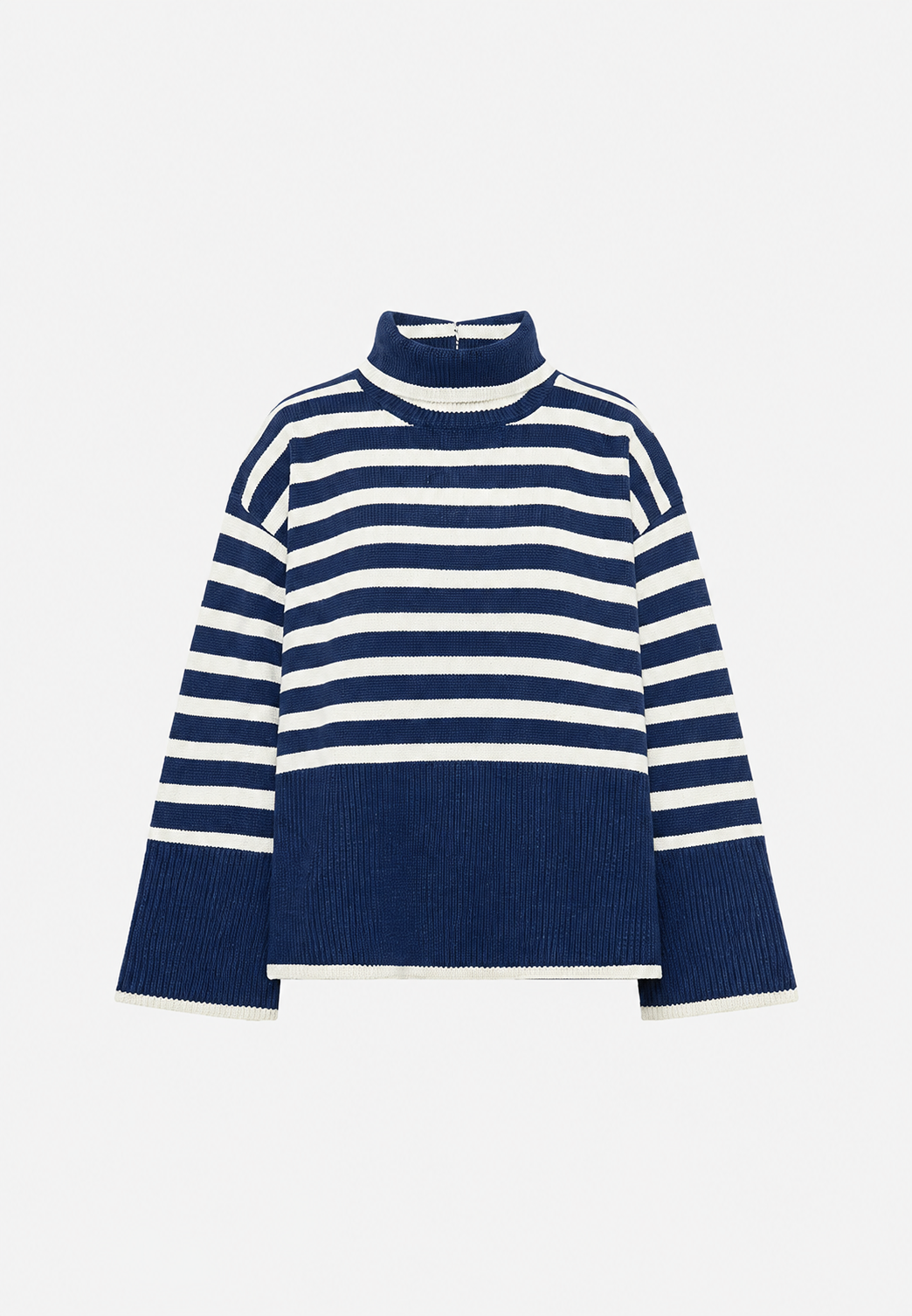 Pull oversize élégant femme rayé, col roulé, manches amples. Style chic et décontracté, parfait hiver.
