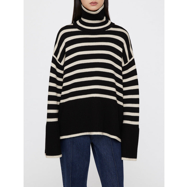 Pull femme oversize confortable à rayures, col roulé douillet, manches amples. Parfait pour l'automne-hiver.