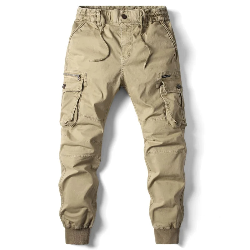 Jogger cargo homme polyvalent pour mode urbaine, décontractée ou sportive, avec tissu stretch.