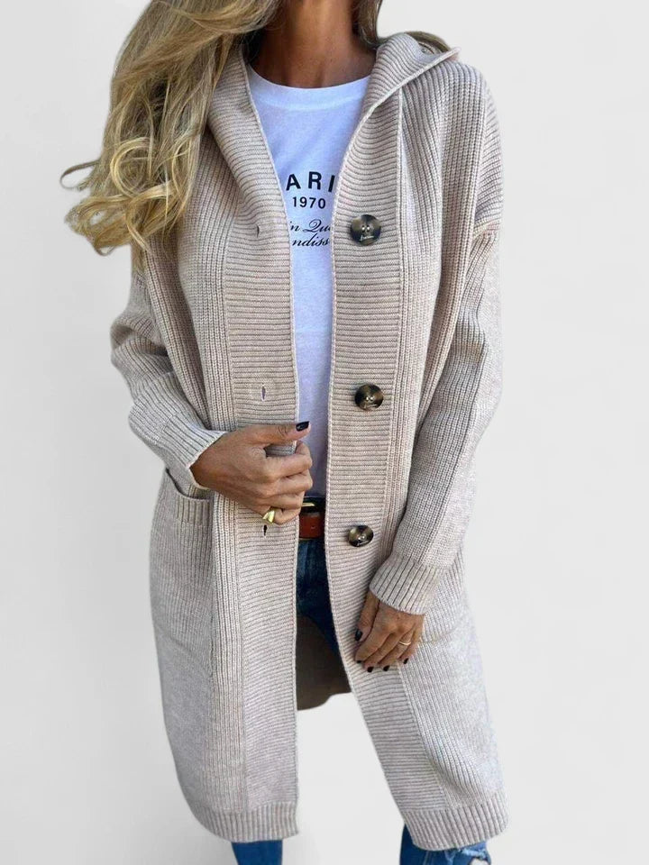 Cardigan femme longline à boutons et poches, parfait pour se couvrir avec style en automne.