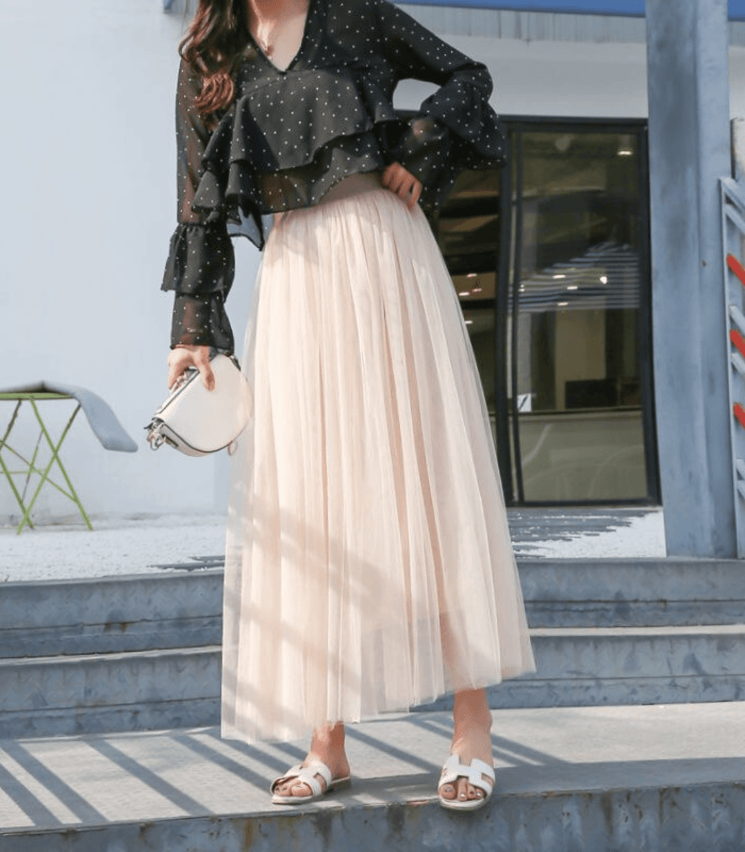 Jupe midi fluide rose pour femme, offrant un confort absolu et une élégance décontractée. Idéale été.