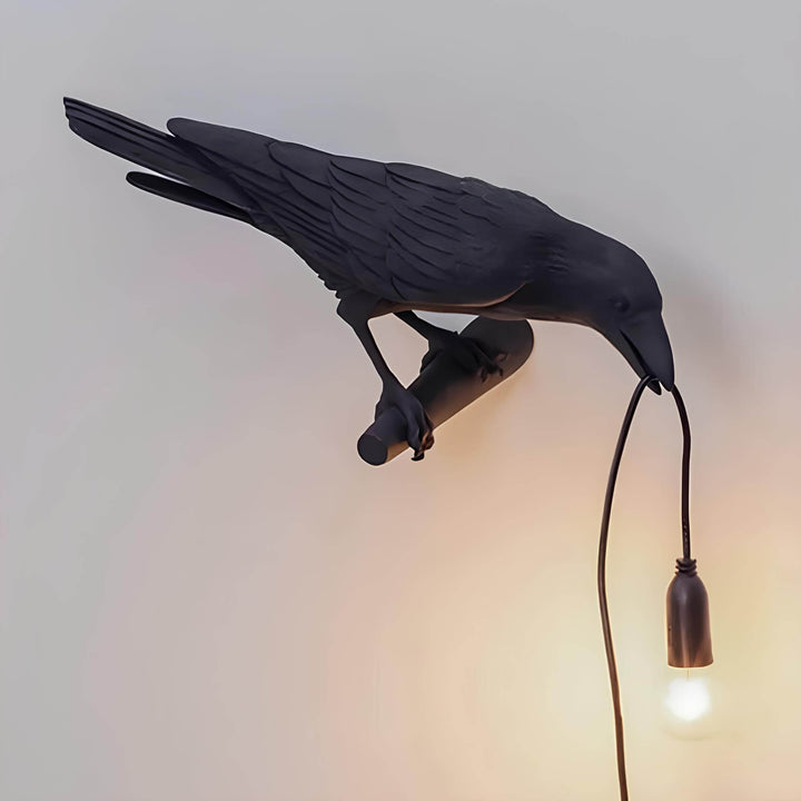 Éclairage mural LED corbeau artistique pour intérieur. Crée une ambiance chaleureuse et moderne, design unique et décoratif.