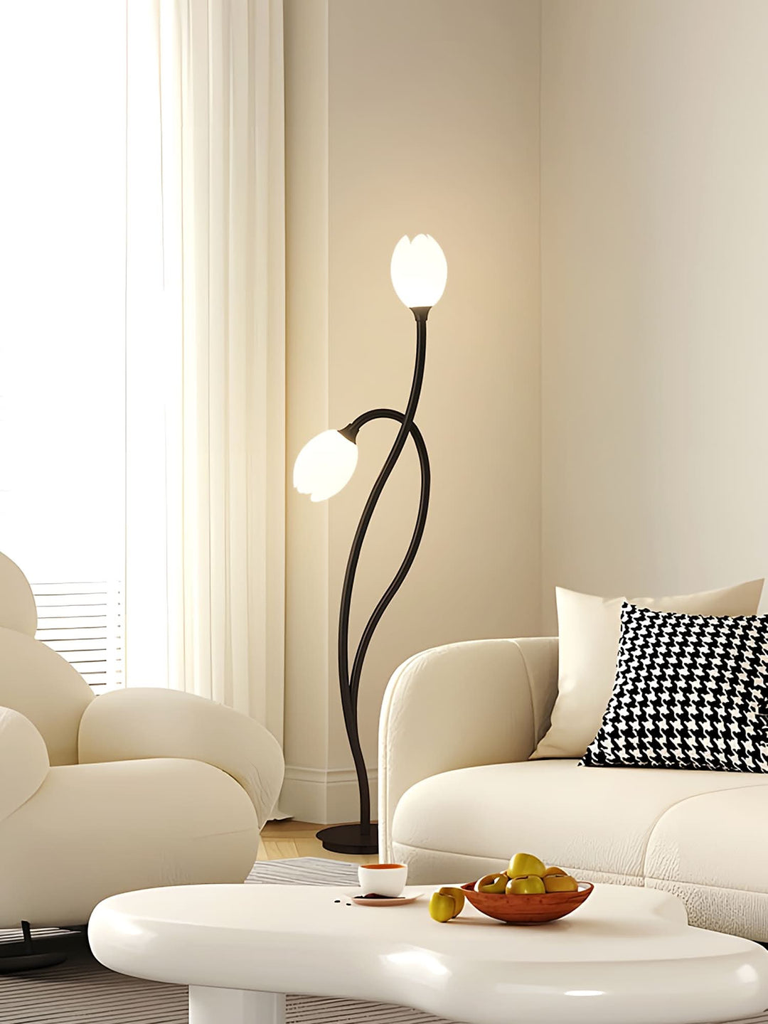 Lampadaire fleur moderne, design chic pour éclairage intérieur salon ou espace chambre.