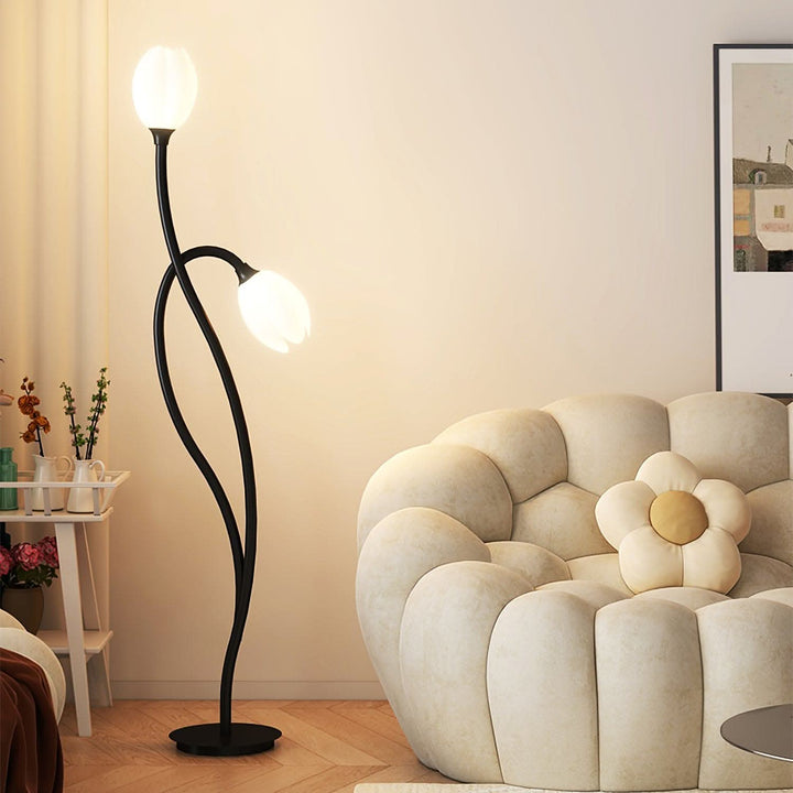 Lampadaire design fleur élégant, lumière d'ambiance pour chambre et décoration intérieure.