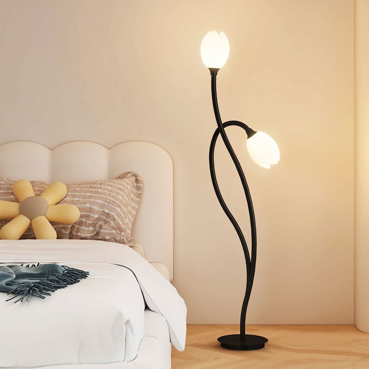Lampadaire sur pied moderne, design fleur décoratif, parfait pour ambiance salon.