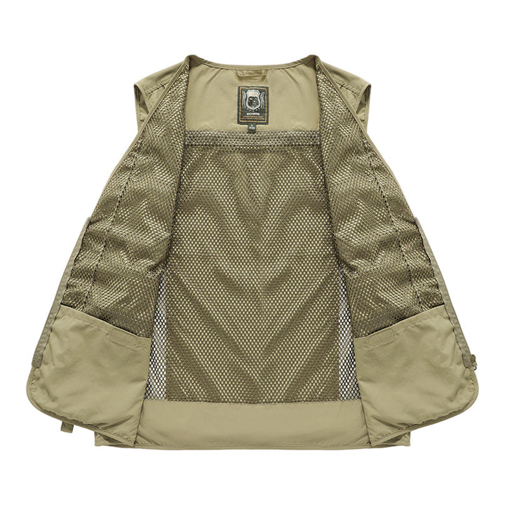 Veste de pêche homme, conçue pour la fonctionnalité avec de nombreuses poches à rabat.