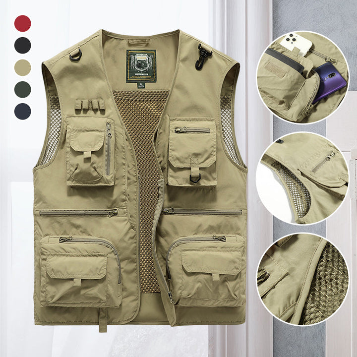 Veste de randonnée homme légère avec multiples poches pour équipement essentiel en nature.