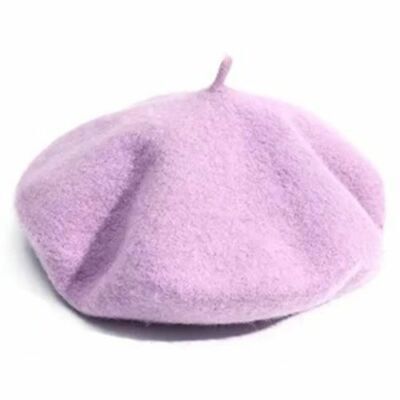 Bonnet unisexe d'hiver disponible en plusieurs couleurs. Chaud, élégant et confortable pour la saison froide.