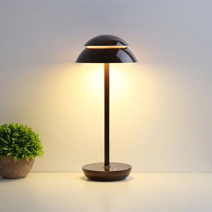 Lampe de table sans fil style scandinave, abat-jour noir, pied noyer, éclairage moderne tactile et chaleureux.