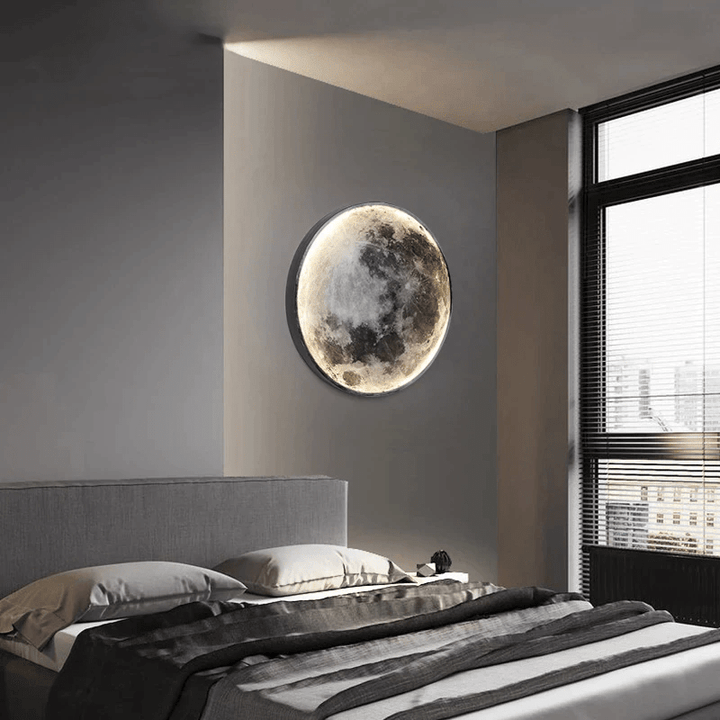 Veilleuse murale LED lunaire pour chambre. Éclairage doux et dimmable, ambiance apaisante, design moderne.