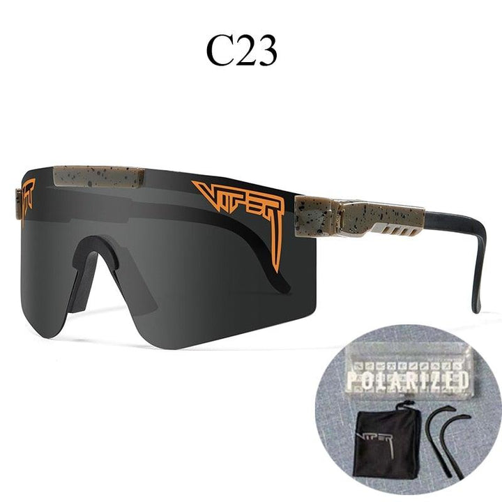 Accessoire de sport polyvalent: lunettes de soleil à écran, protection UV pour la performance.