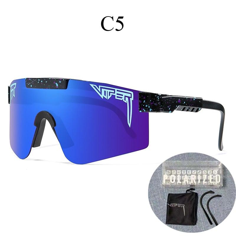 Protection UV: lunettes de soleil sportives avec écran large pour athlètes, performance en plein air.