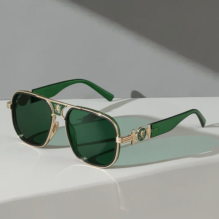 Lunettes de soleil femme élégantes, monture métal, verres protecteurs UV400, idéal pour l'été et la mode.