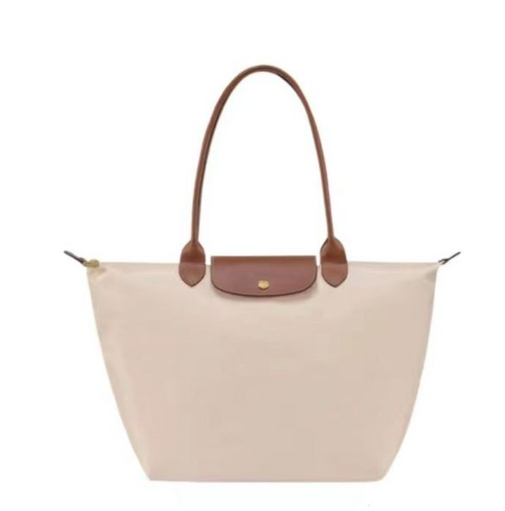 Sac fourre-tout spacieux pour femme, design élégant et luxe. En nylon et cuir résistant à l'eau, essentiel mode.