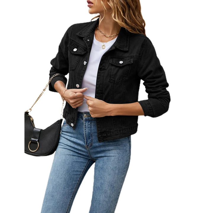 Veste en jean femme chic pour le printemps et l'été, avec fermeture boutonnée et coupe courte.