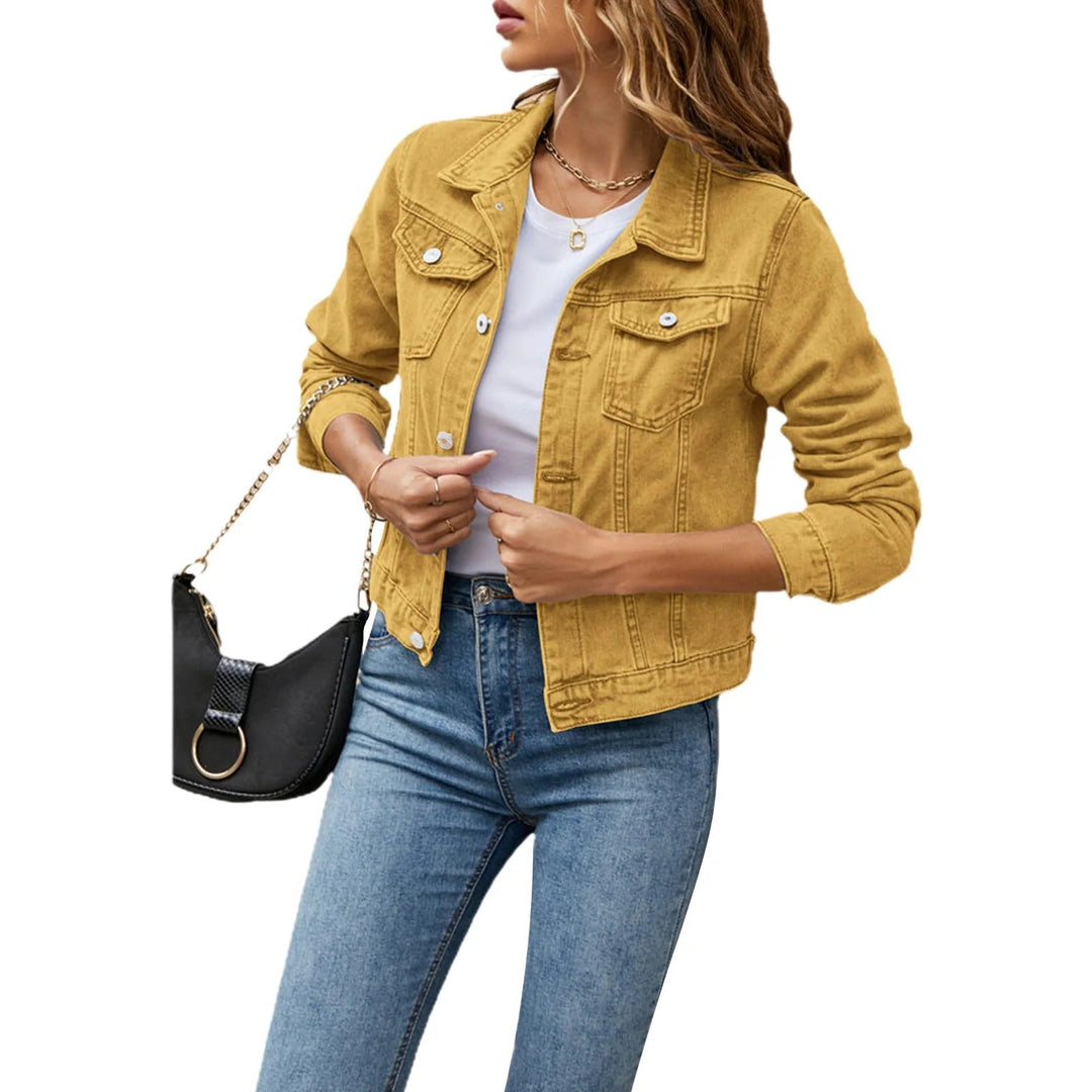 Veste courte en jean pour femme, un classique tendance à boutons parfait pour le printemps-été.